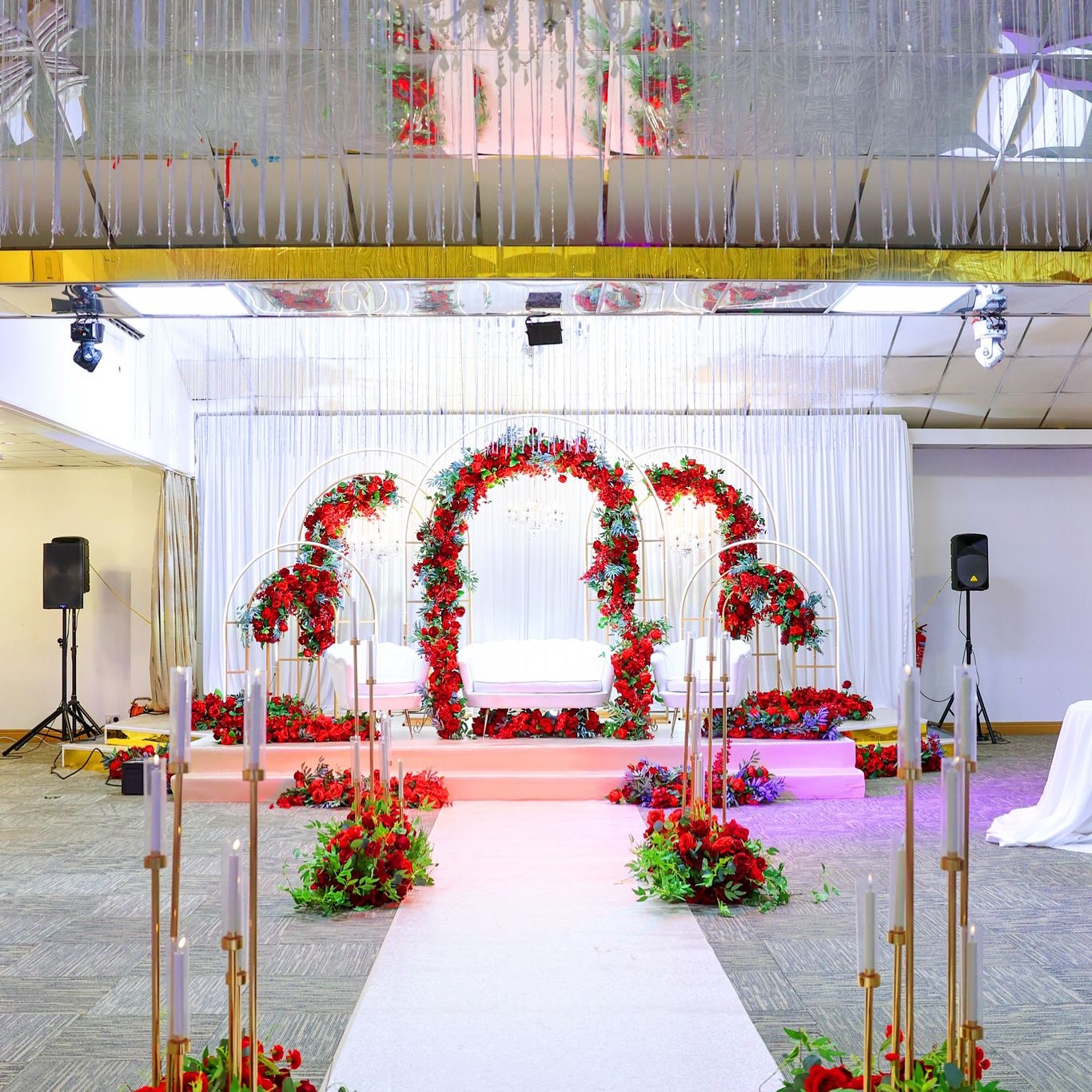 Red roses wedding stage